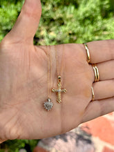 Load image into Gallery viewer, Cluster Of Diamonds Pendant
