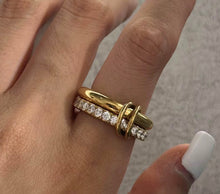 Load image into Gallery viewer, Caroline Interlocking Band Ring
