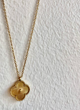 Load image into Gallery viewer, Van Clover Necklace
