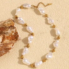 Load image into Gallery viewer, Chunky Pearl Chain
