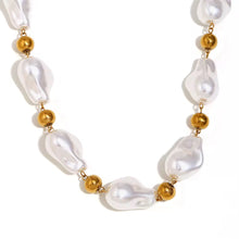 Load image into Gallery viewer, Chunky Pearl Chain
