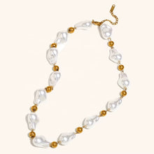 Load image into Gallery viewer, Chunky Pearl Chain
