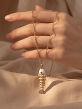 Load image into Gallery viewer, Catching Lips Necklace
