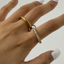 Load image into Gallery viewer, Caroline Interlocking Band Ring
